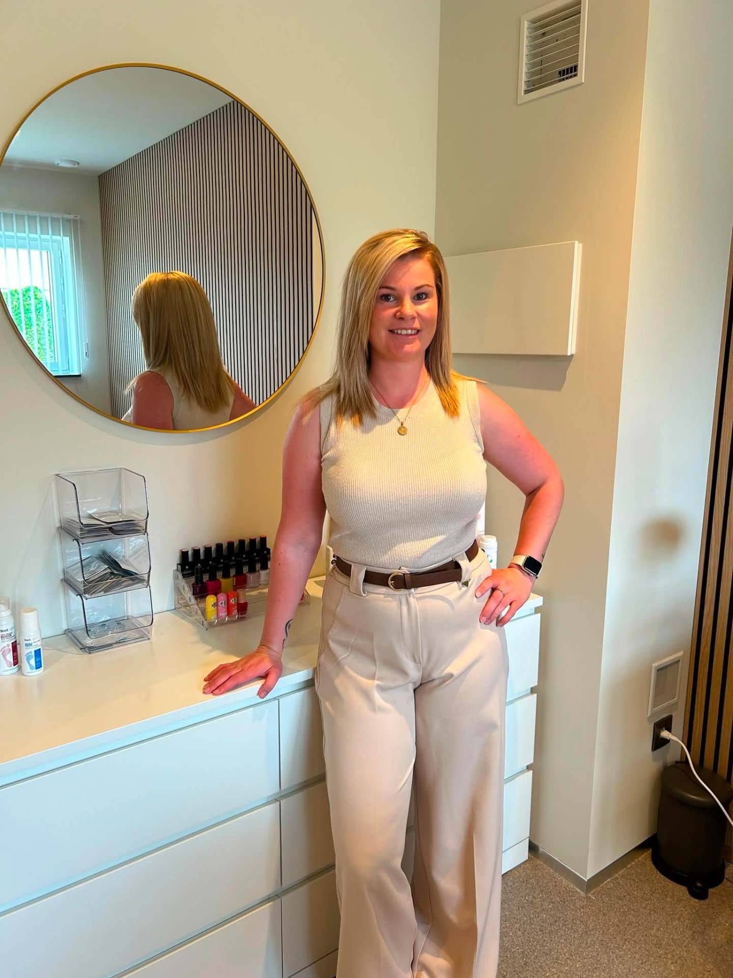 Massina in haar pedicure salon